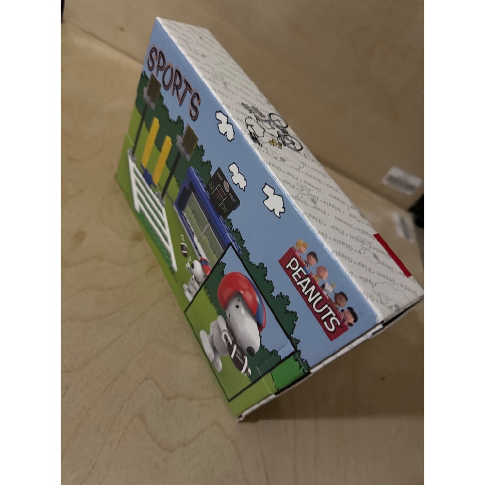 Miniso Peanuts Sports Snoopy Football Building Blocks Set 80 Pcs LiMooS New